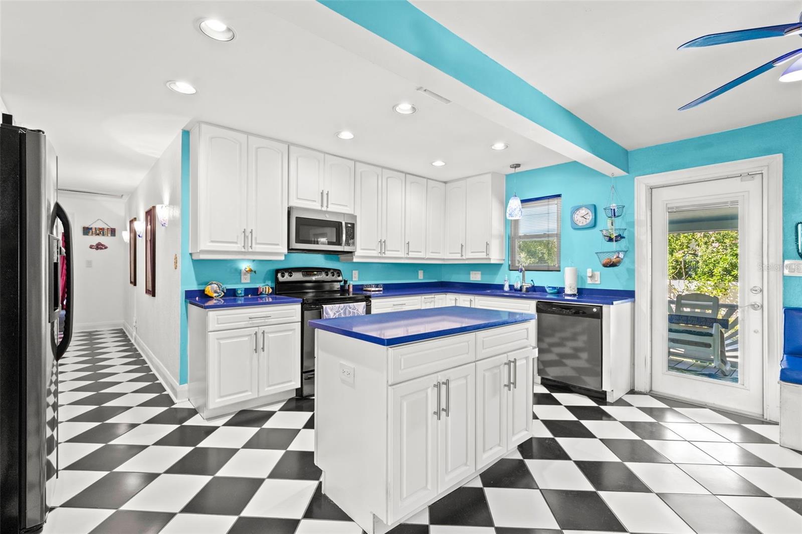 Image 7 of 42 For 8106 Boulevard