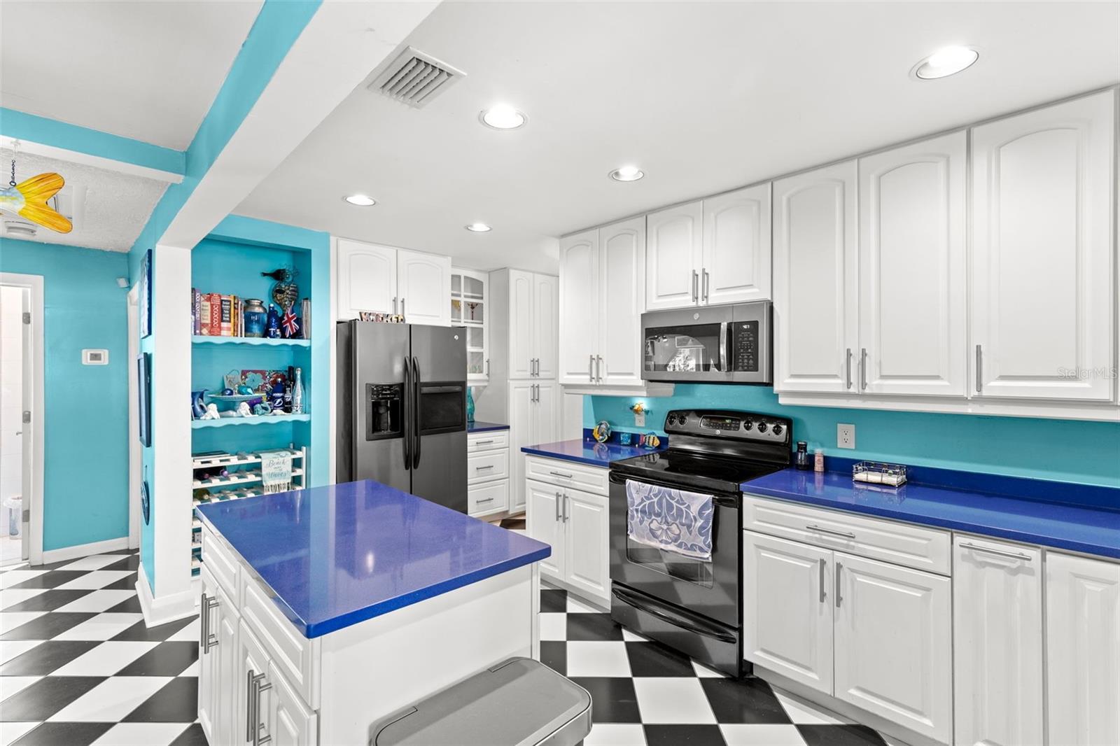 Image 8 of 42 For 8106 Boulevard