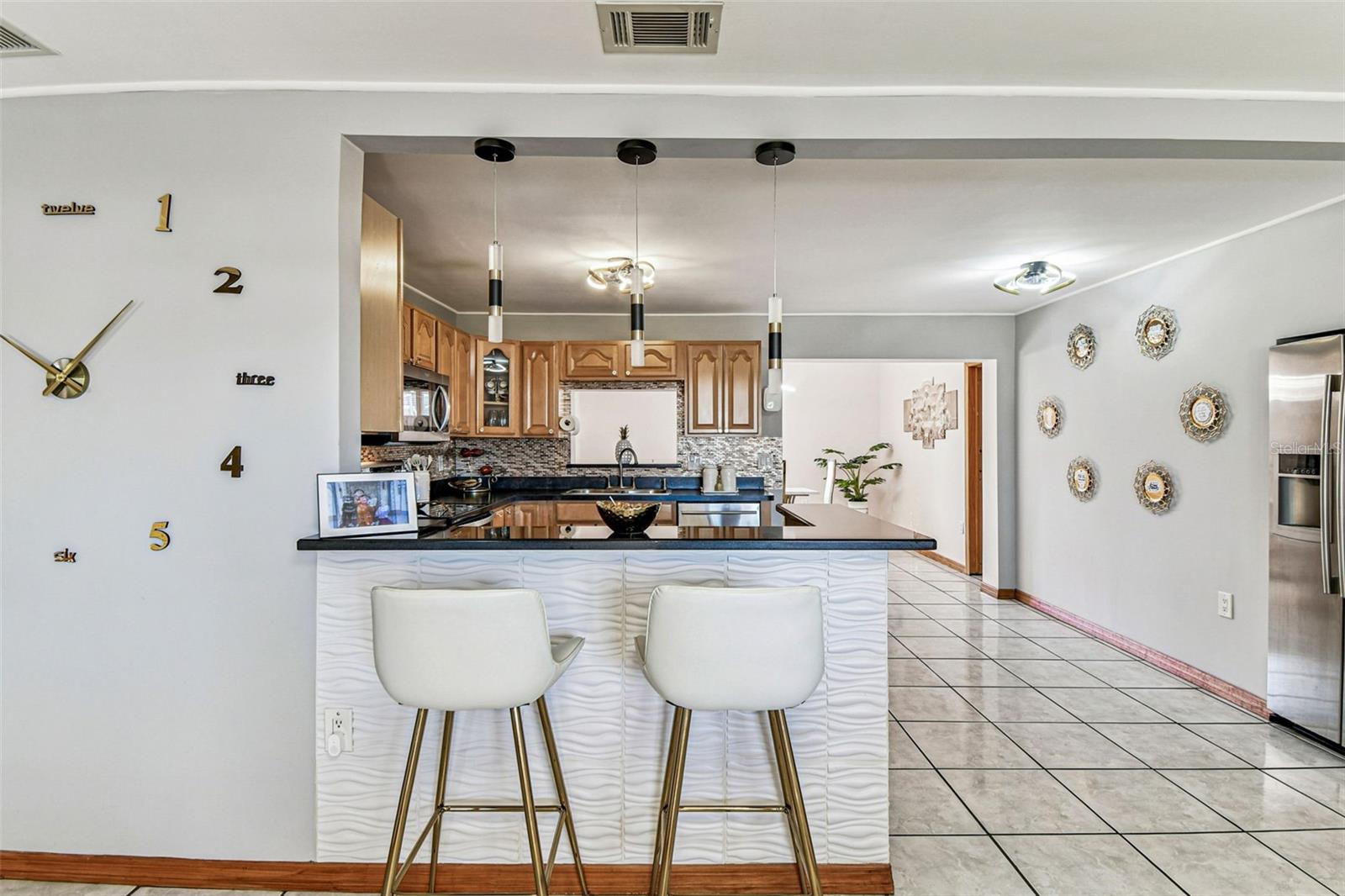 Image 10 of 79 For 226 Maple Avenue