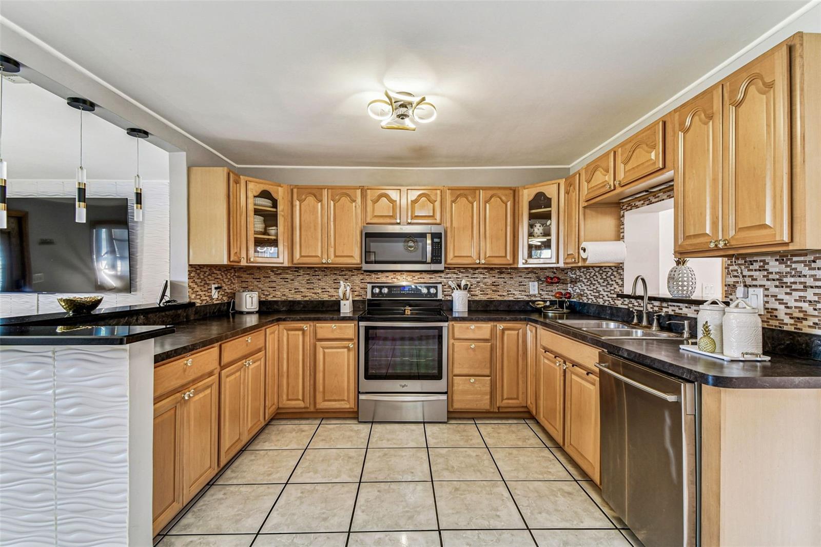 Image 16 of 79 For 226 Maple Avenue