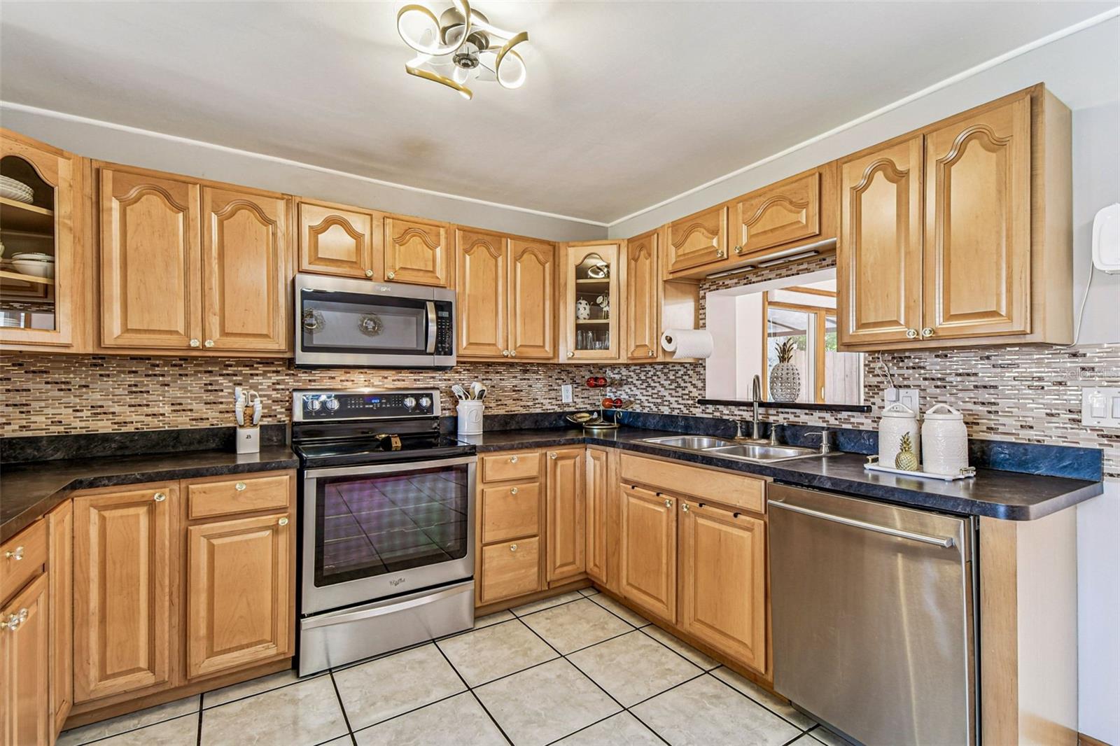 Image 17 of 79 For 226 Maple Avenue