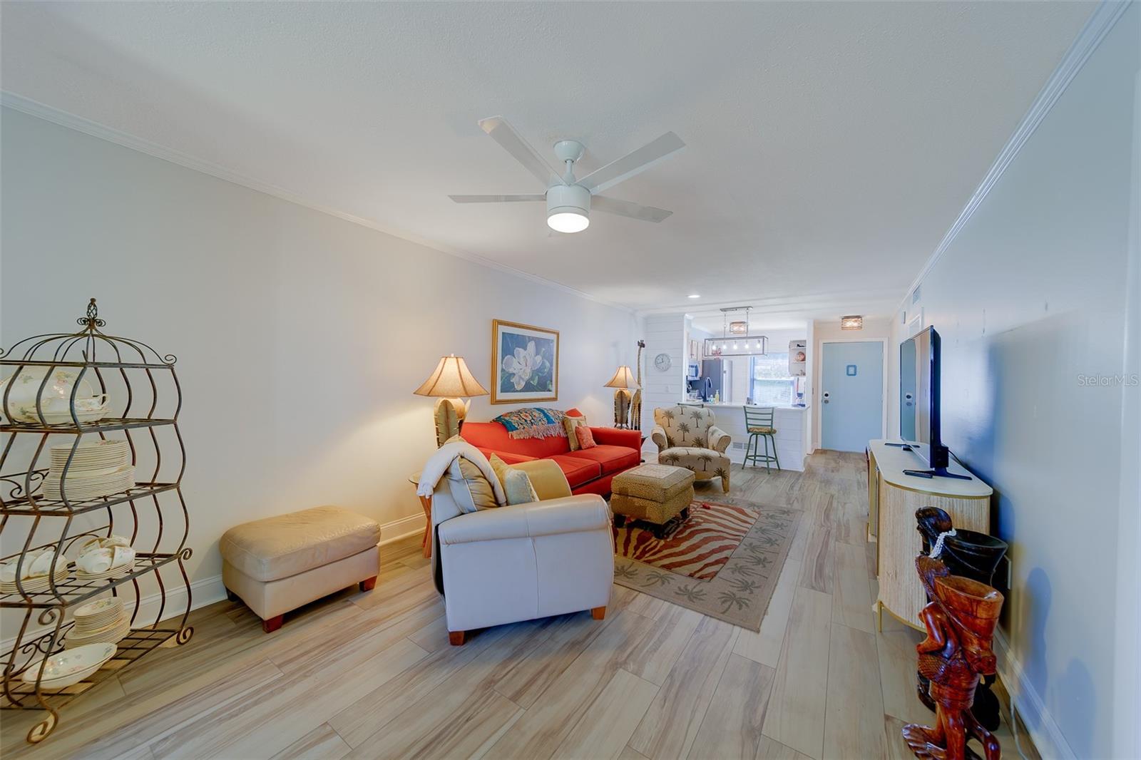 Image 10 of 53 For 13827 Mission Oaks Boulevard