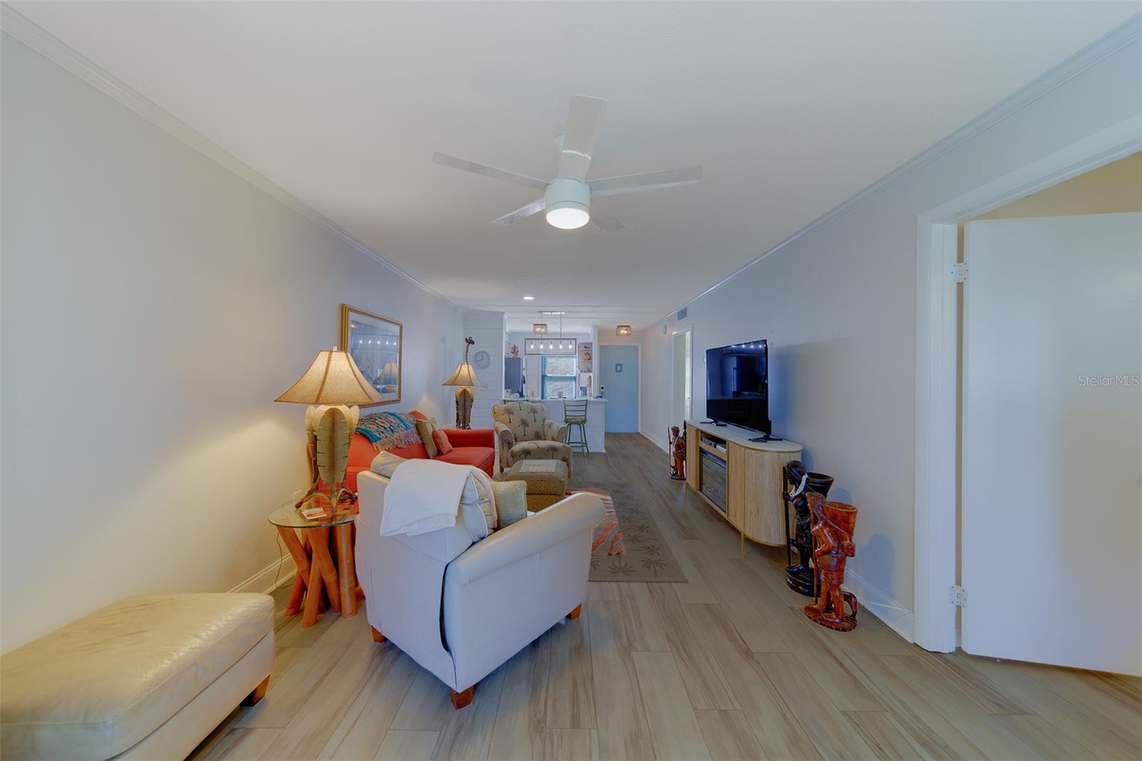 Image 11 of 53 For 13827 Mission Oaks Boulevard