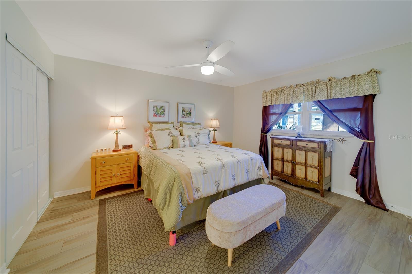 Image 15 of 53 For 13827 Mission Oaks Boulevard