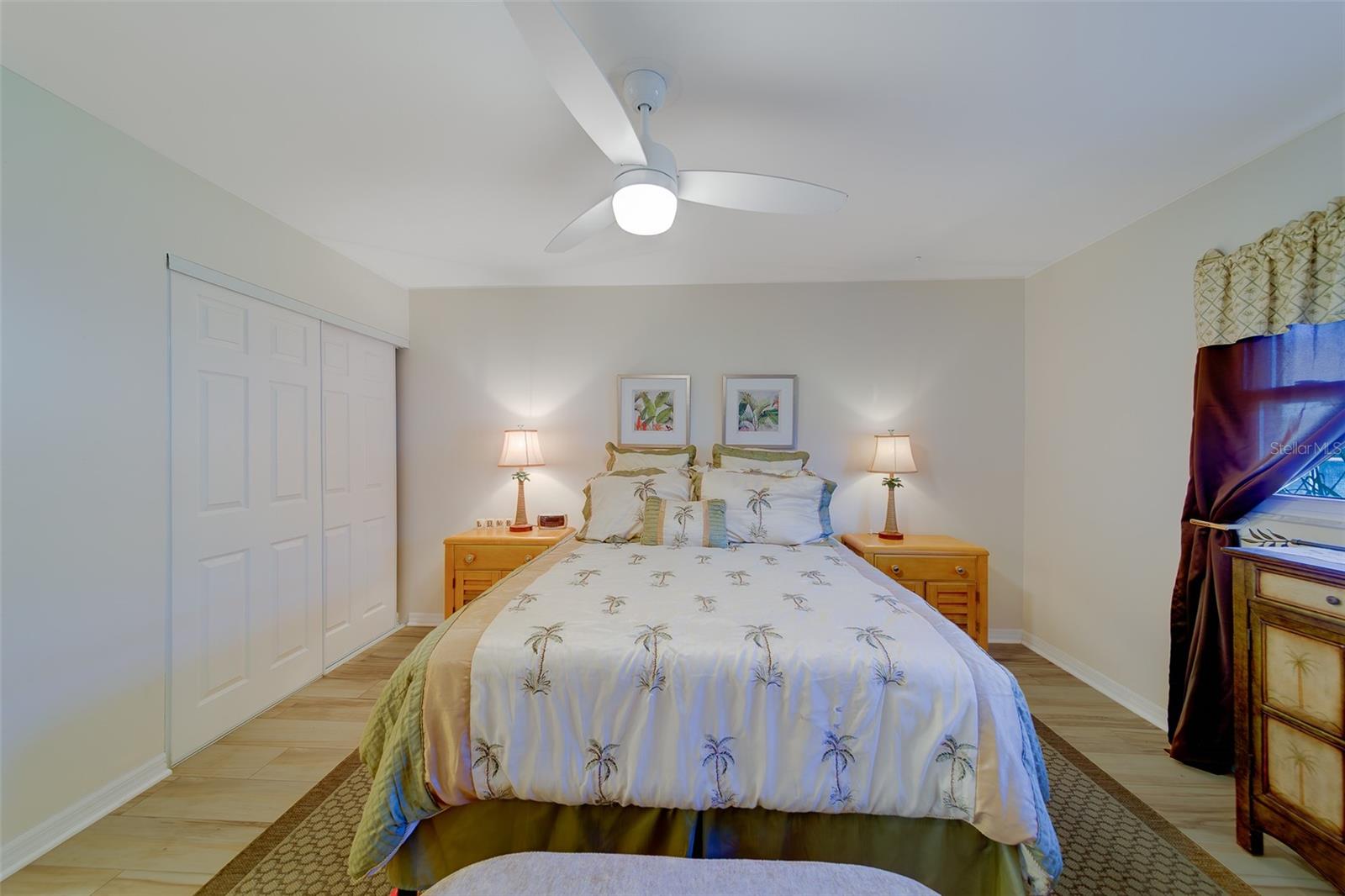 Image 16 of 53 For 13827 Mission Oaks Boulevard