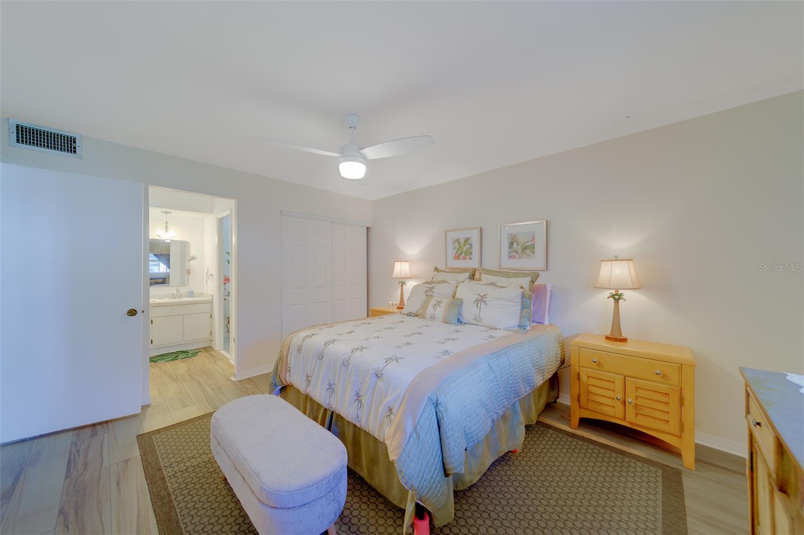 Image 18 of 53 For 13827 Mission Oaks Boulevard