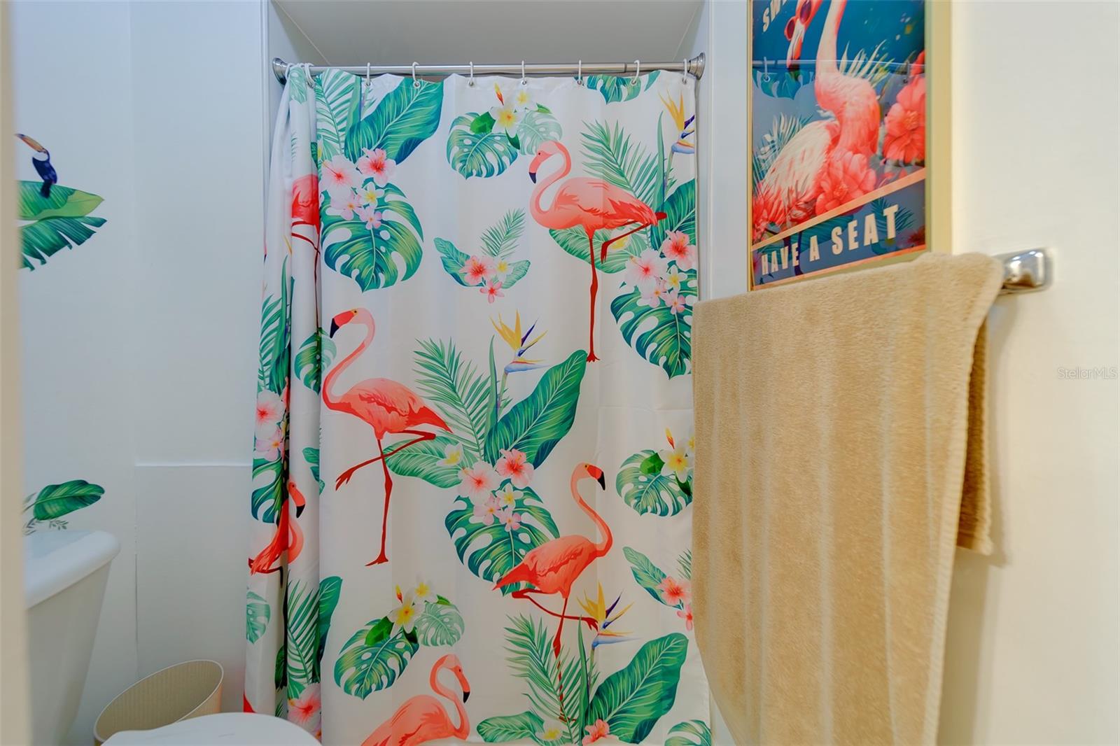 Image 20 of 53 For 13827 Mission Oaks Boulevard