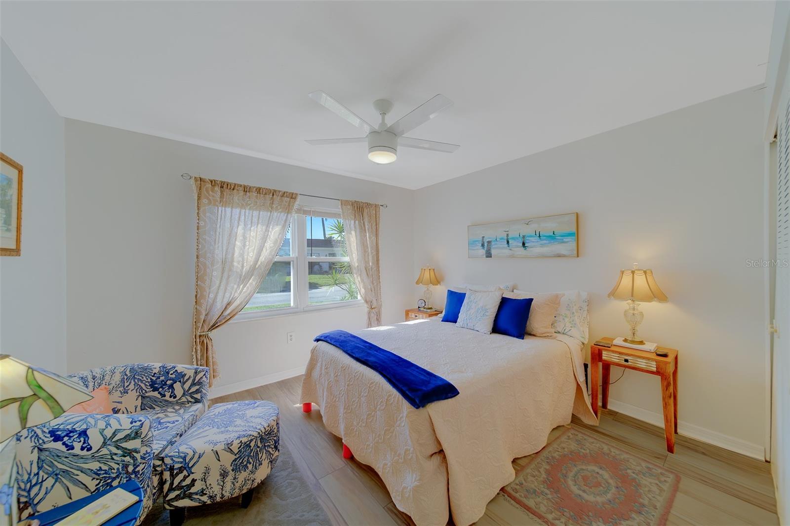 Image 21 of 53 For 13827 Mission Oaks Boulevard