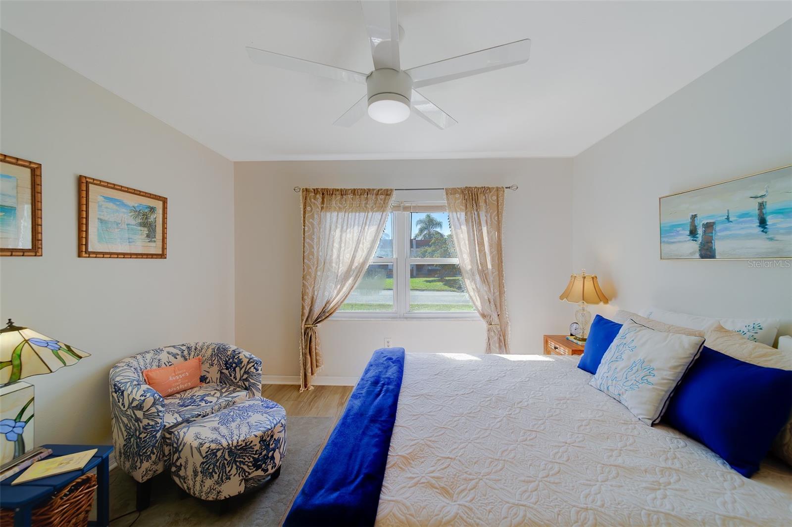 Image 22 of 53 For 13827 Mission Oaks Boulevard