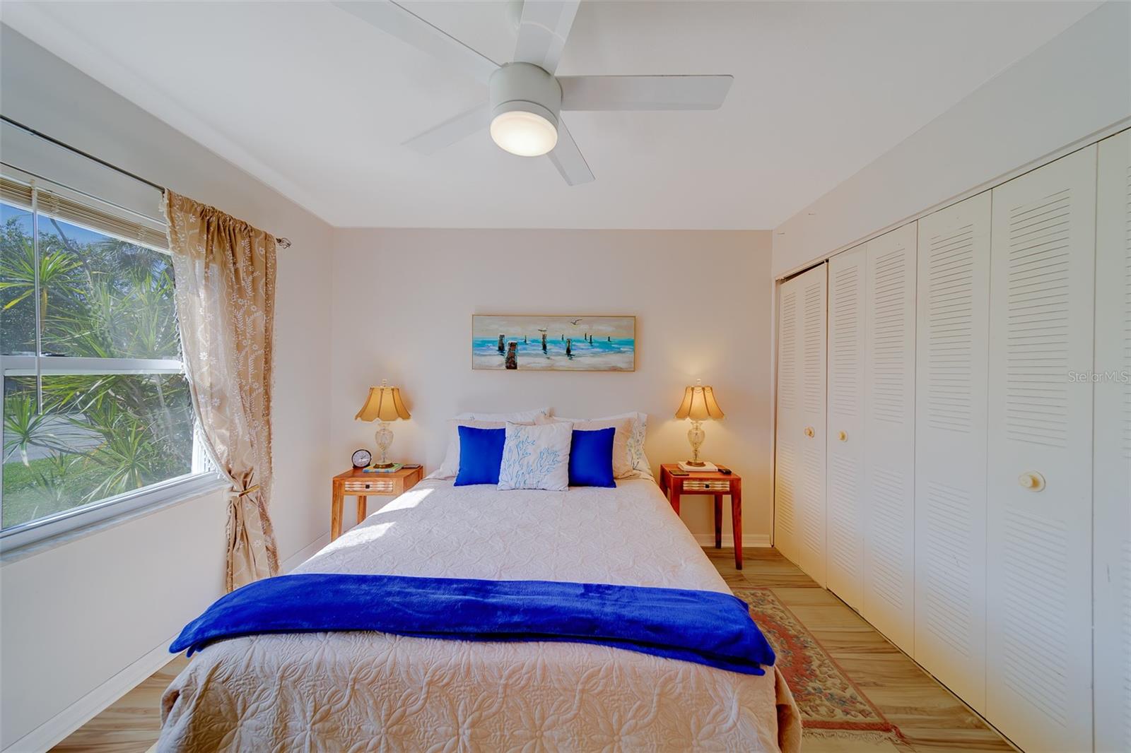 Image 23 of 53 For 13827 Mission Oaks Boulevard