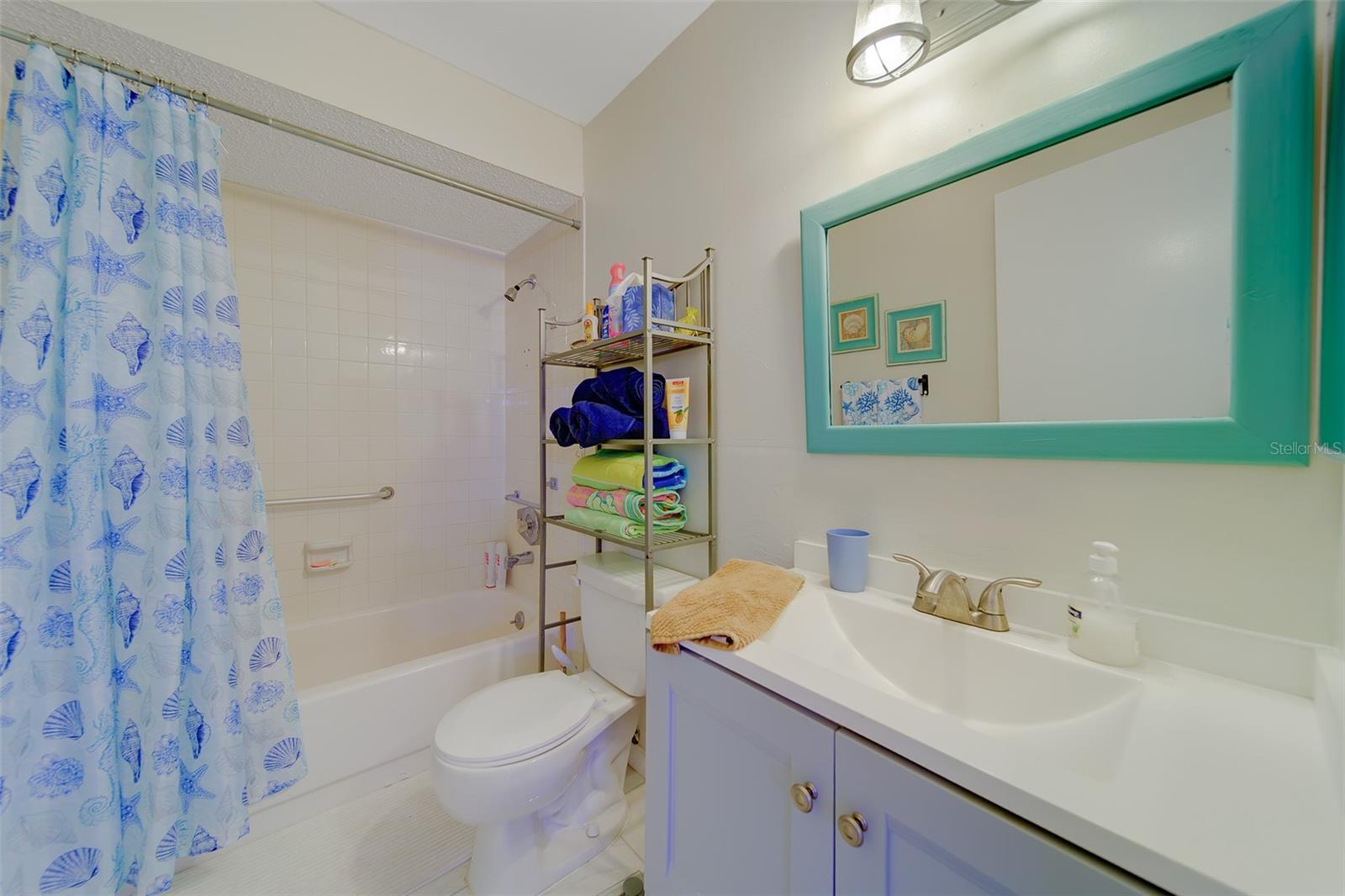 Image 24 of 53 For 13827 Mission Oaks Boulevard