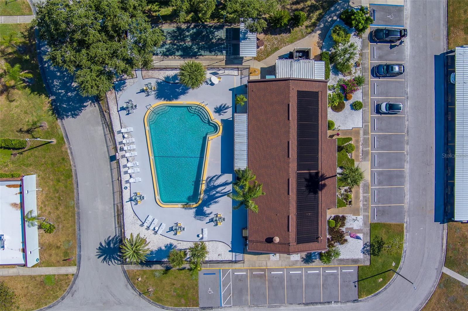 Image 27 of 53 For 13827 Mission Oaks Boulevard