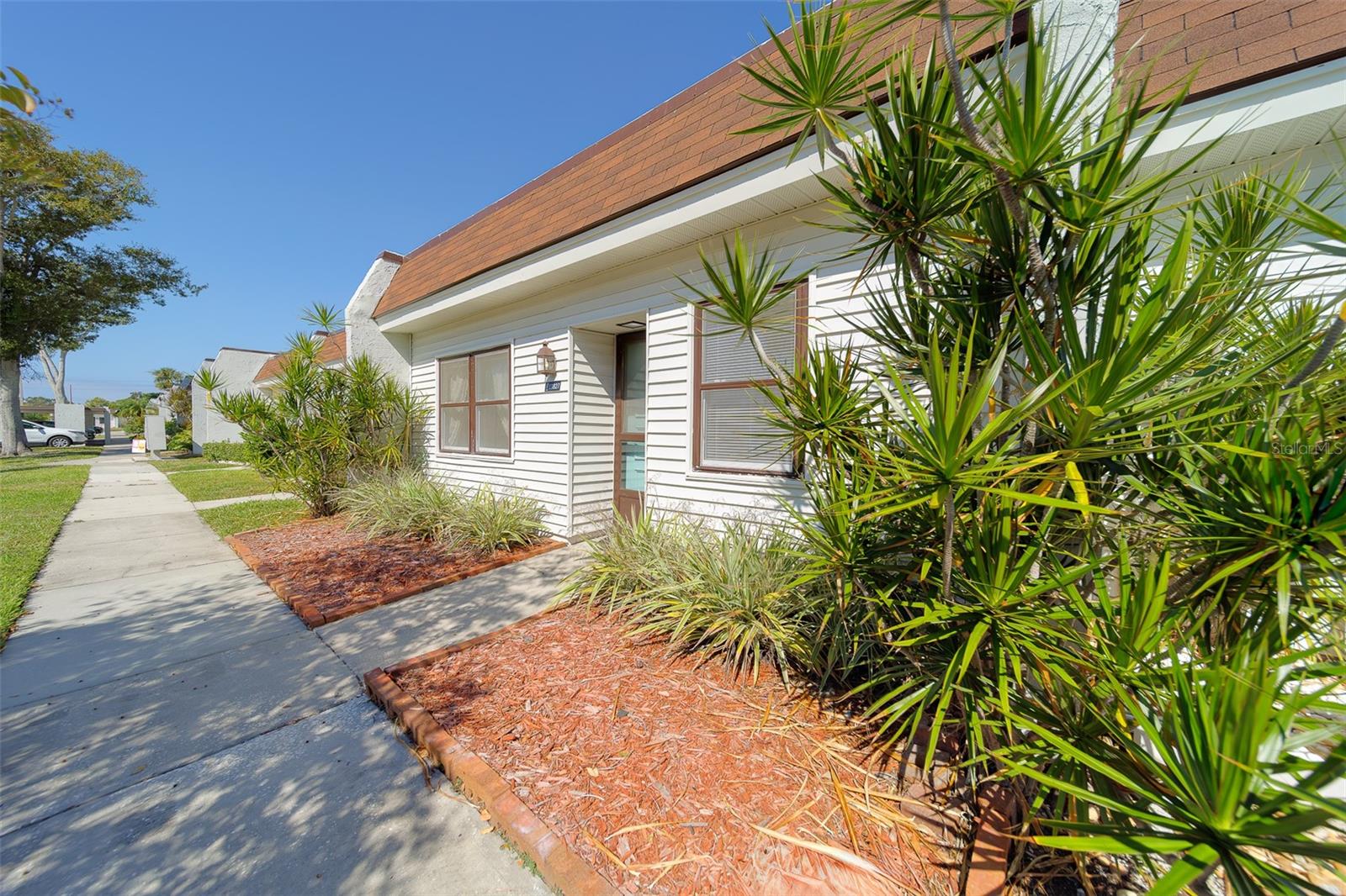 Image 32 of 53 For 13827 Mission Oaks Boulevard