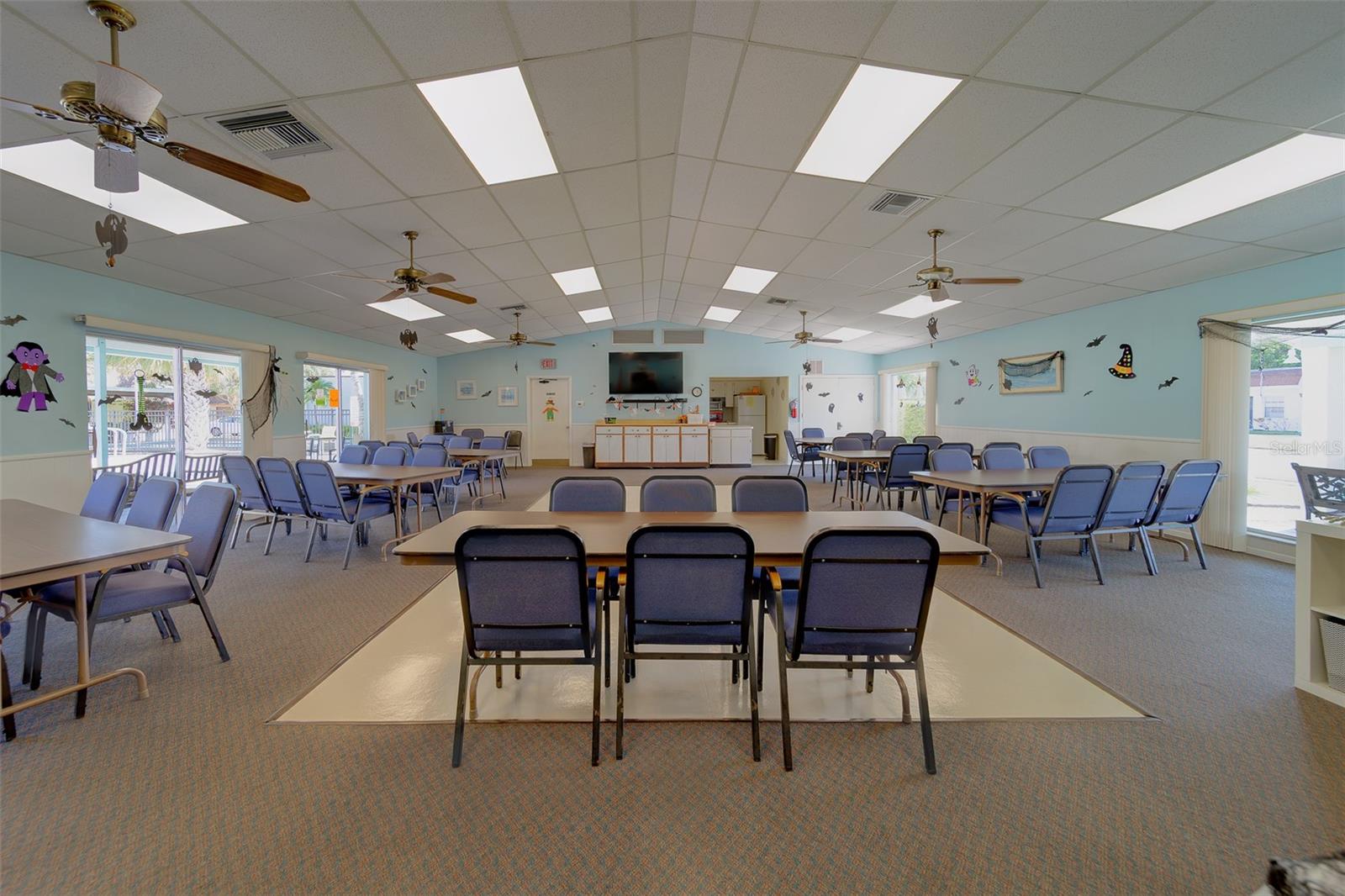 Image 34 of 53 For 13827 Mission Oaks Boulevard