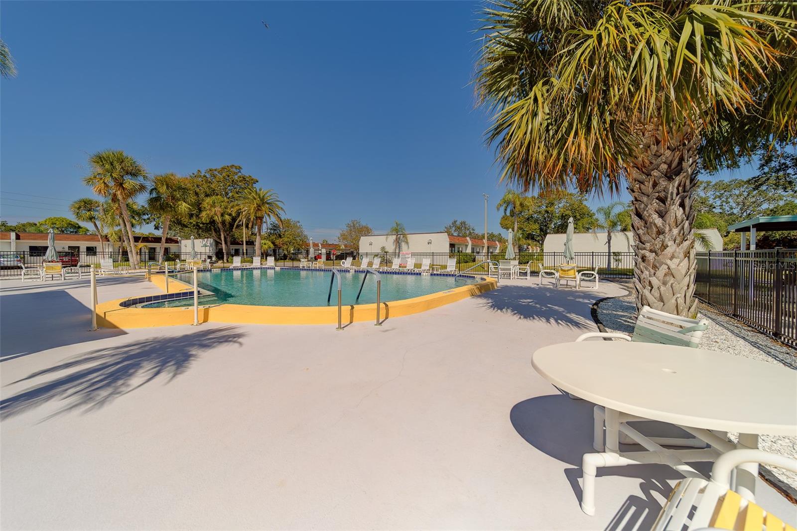 Image 38 of 53 For 13827 Mission Oaks Boulevard