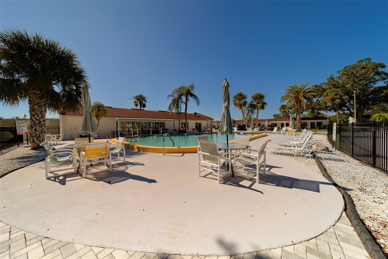 Image 39 of 53 For 13827 Mission Oaks Boulevard