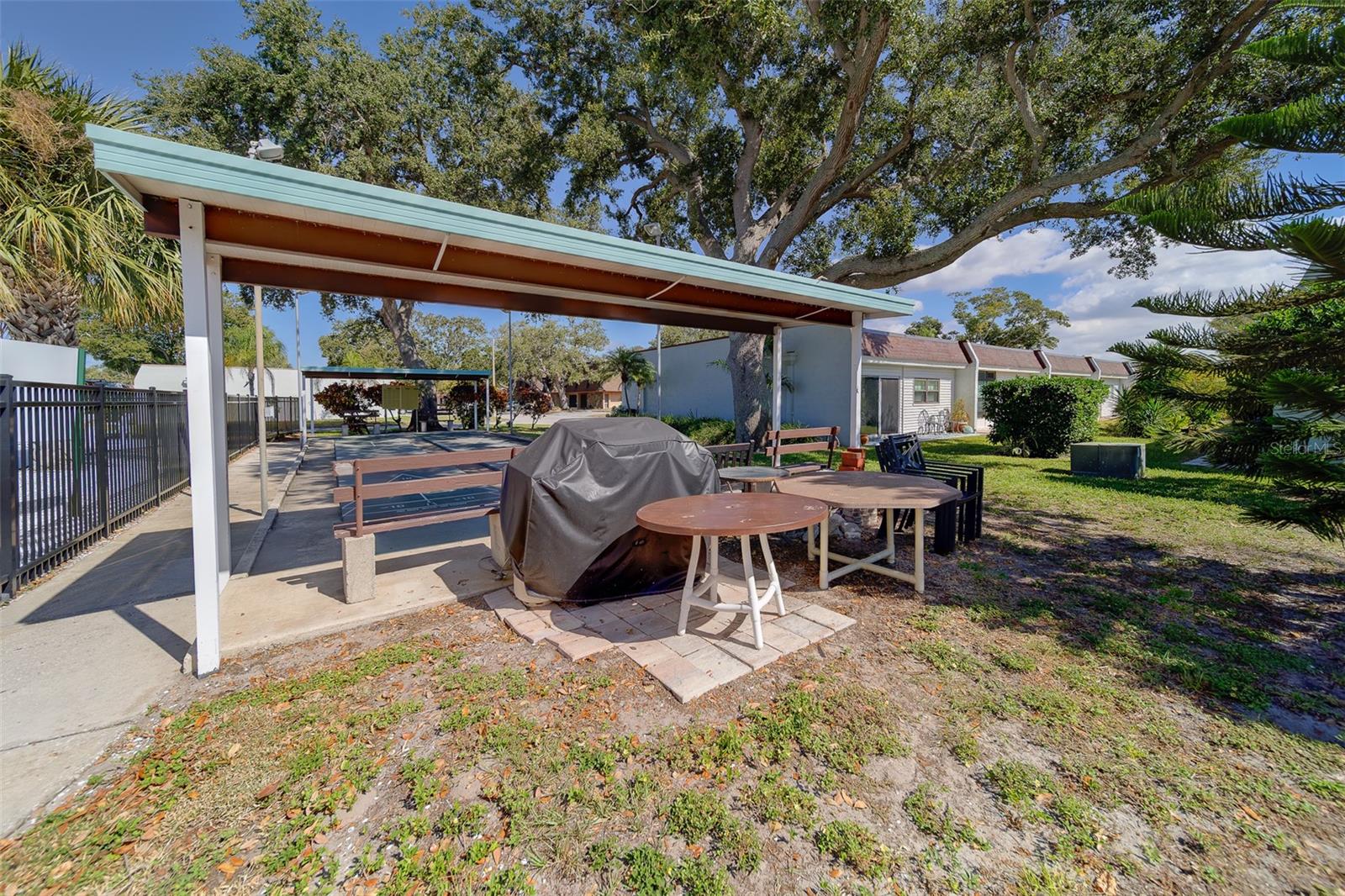 Image 41 of 53 For 13827 Mission Oaks Boulevard