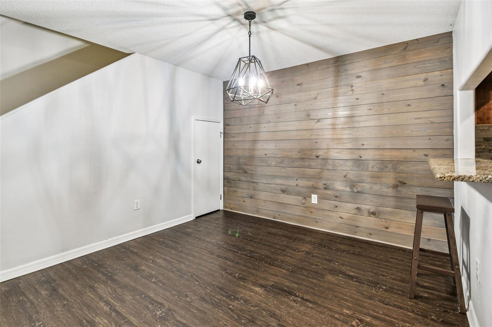 Image 6 of 28 For 37669 Aaralyn Road