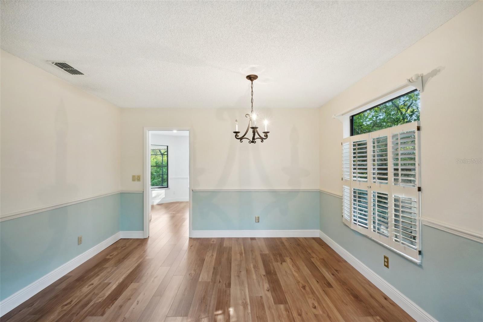 Image 16 of 44 For 2990 Longbrooke Way