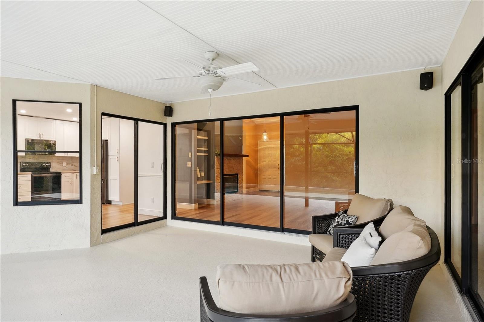 Image 23 of 44 For 2990 Longbrooke Way