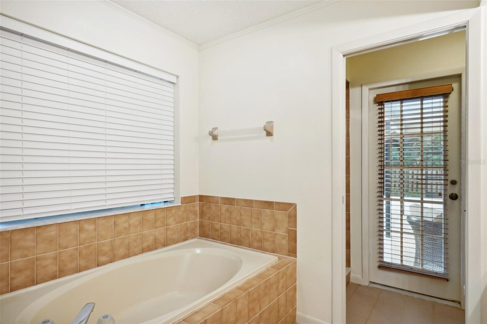 Image 35 of 44 For 2990 Longbrooke Way