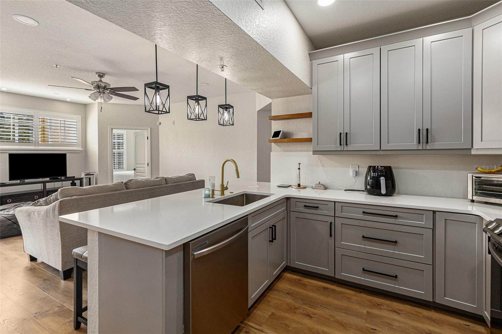 Image 8 of 27 For 5125 Palm Springs Boulevard 9202