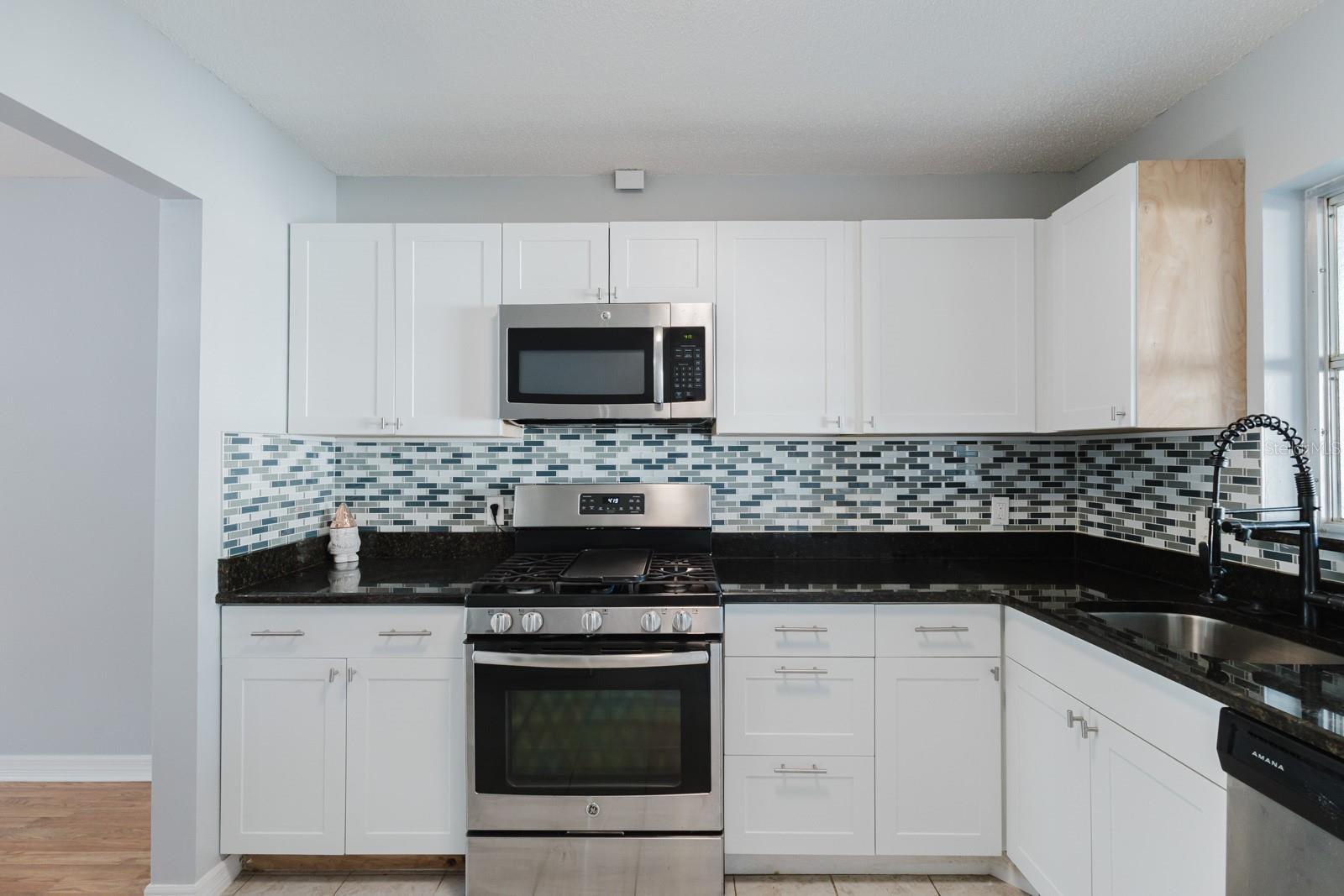 Image 13 of 54 For 9905 Dahlia Street N 27