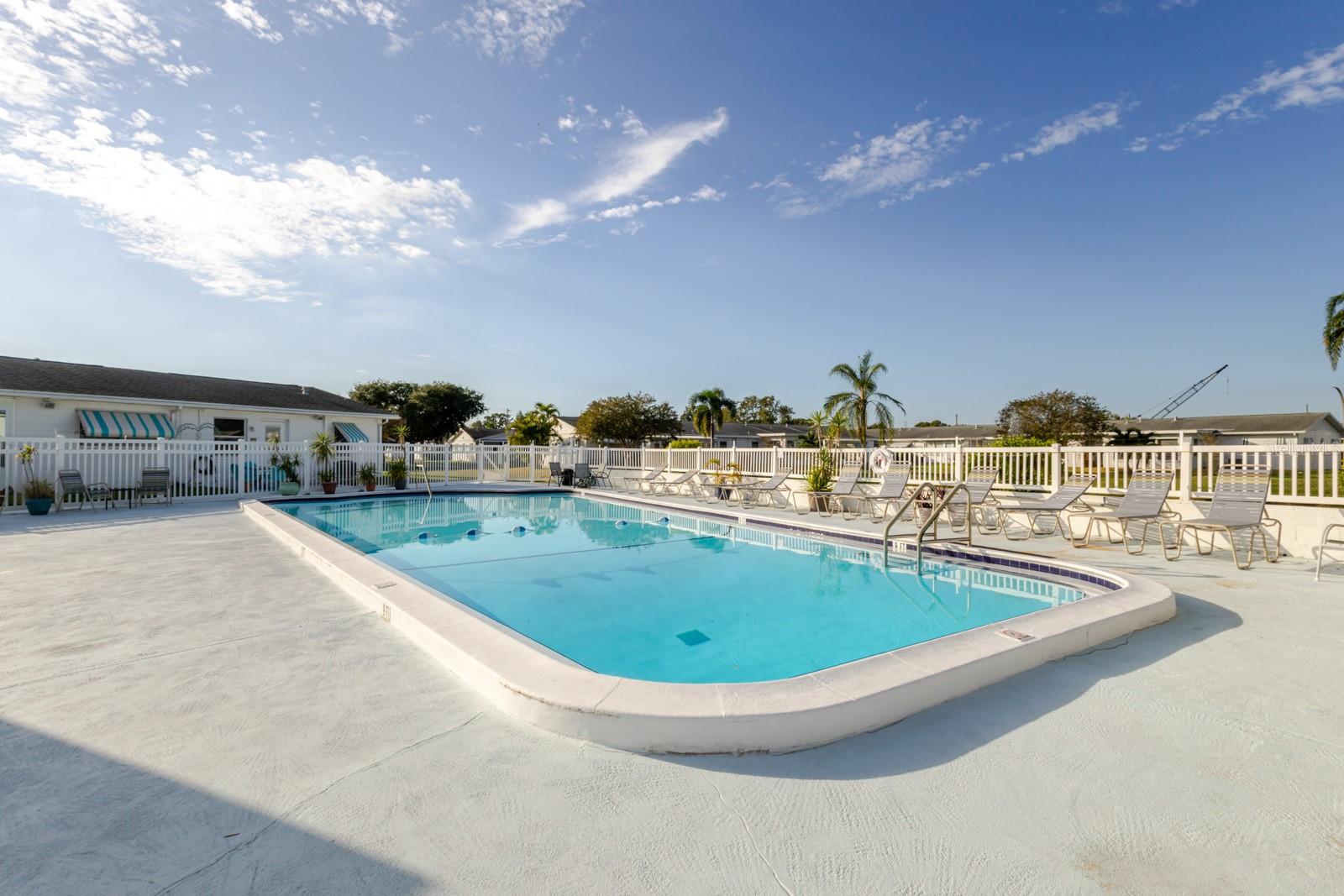 Image 40 of 54 For 9905 Dahlia Street N 27