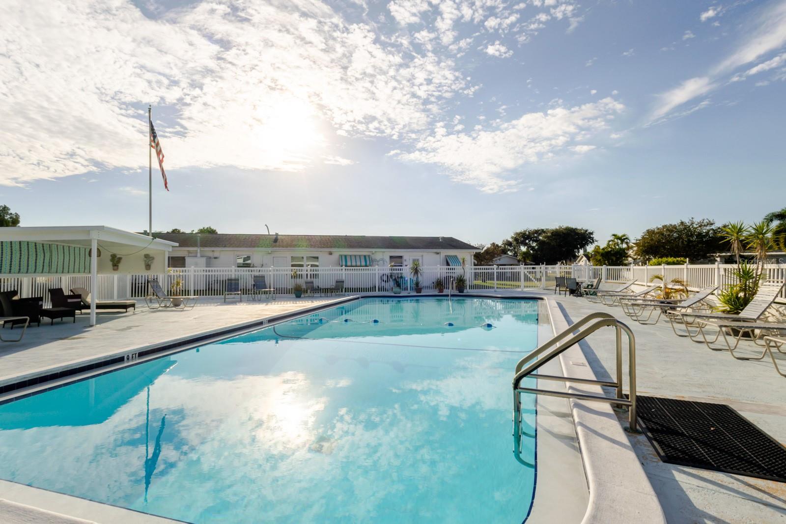 Image 41 of 54 For 9905 Dahlia Street N 27