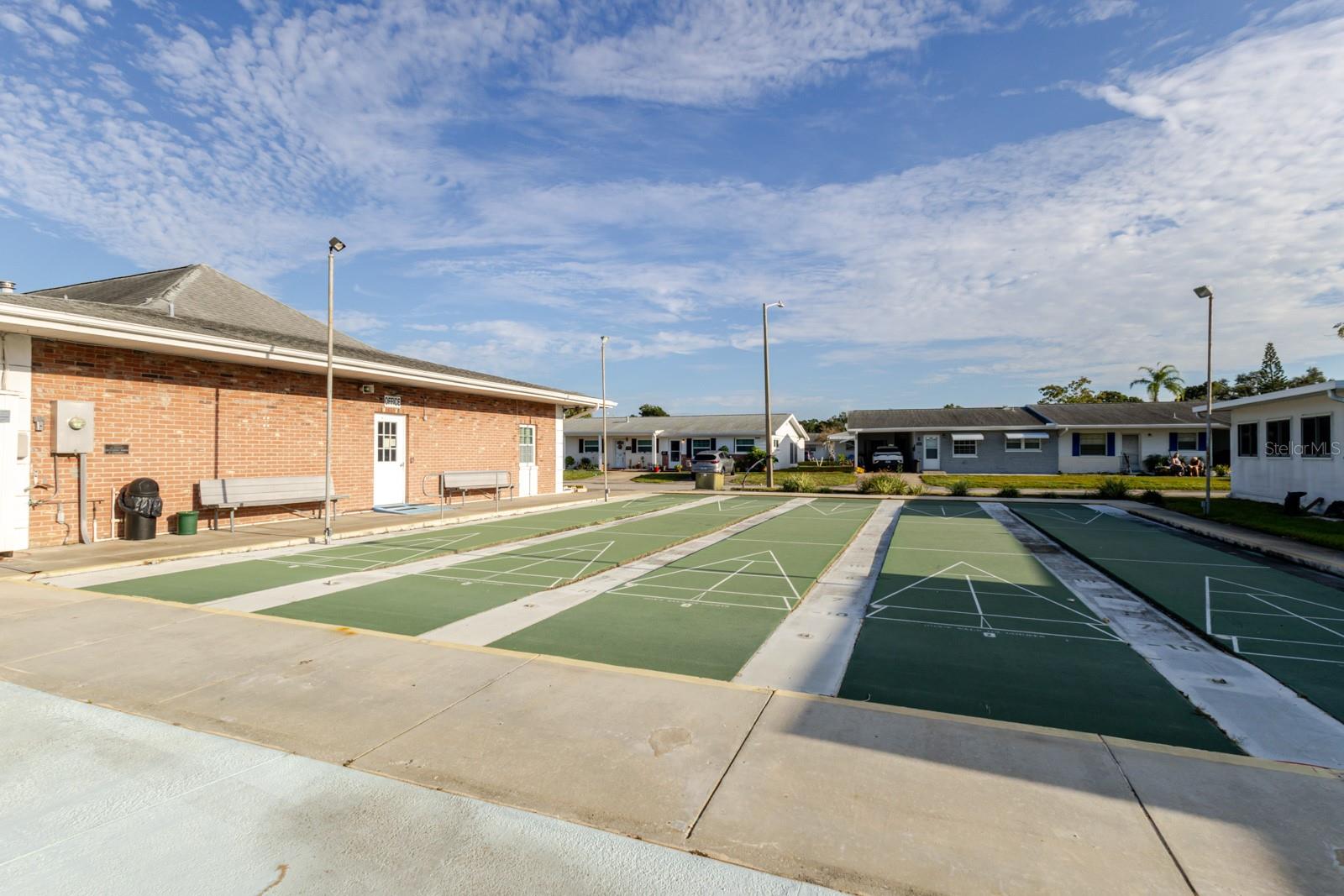 Image 43 of 54 For 9905 Dahlia Street N 27