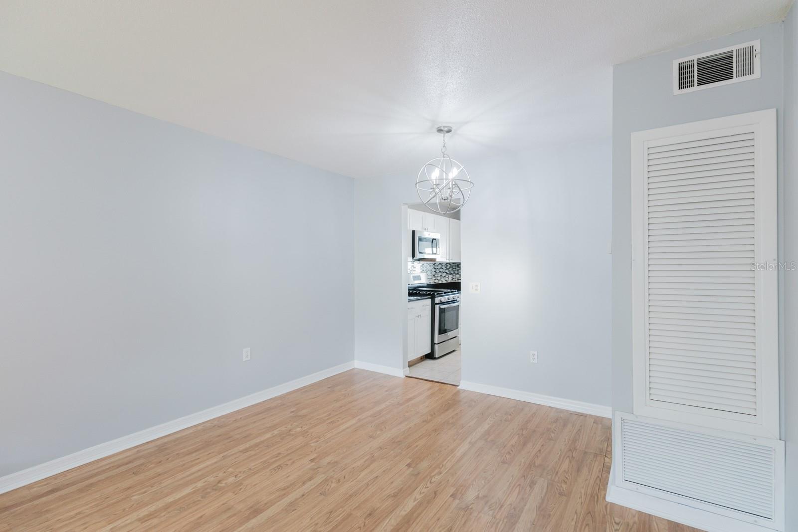 Image 9 of 54 For 9905 Dahlia Street N 27