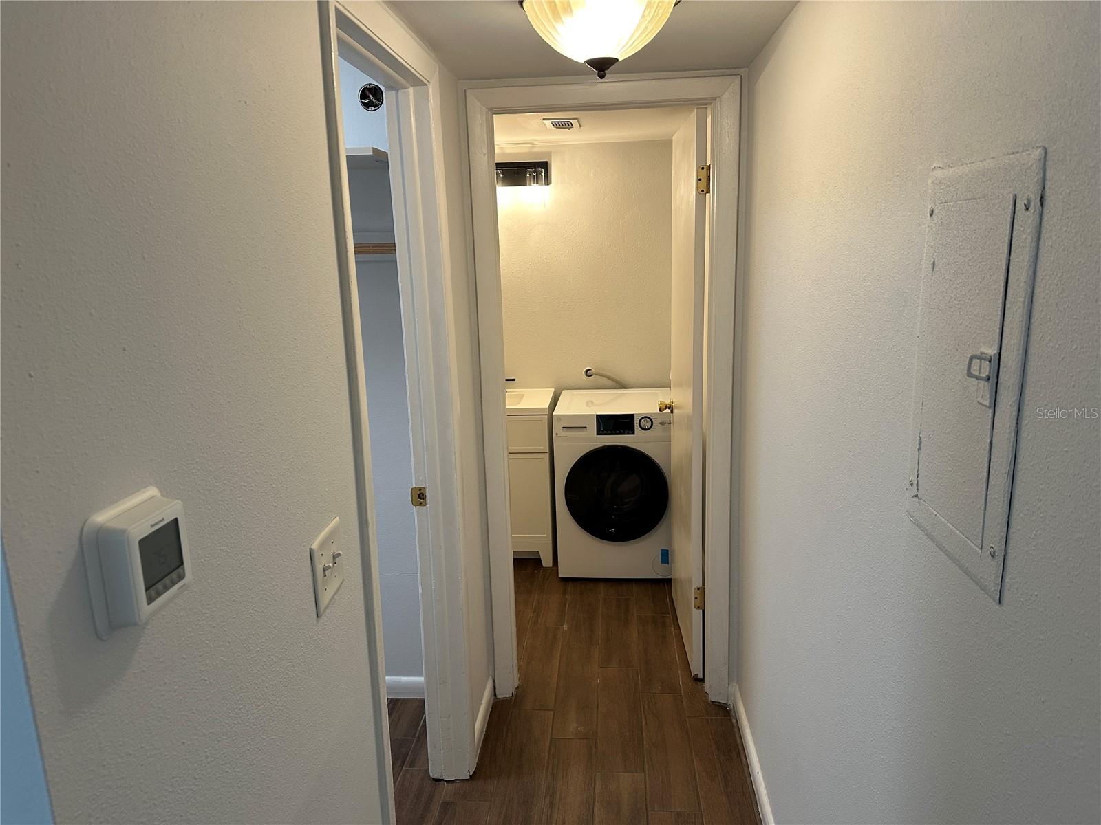 Image 10 of 17 For 10453 Carrollbrook Circle 122