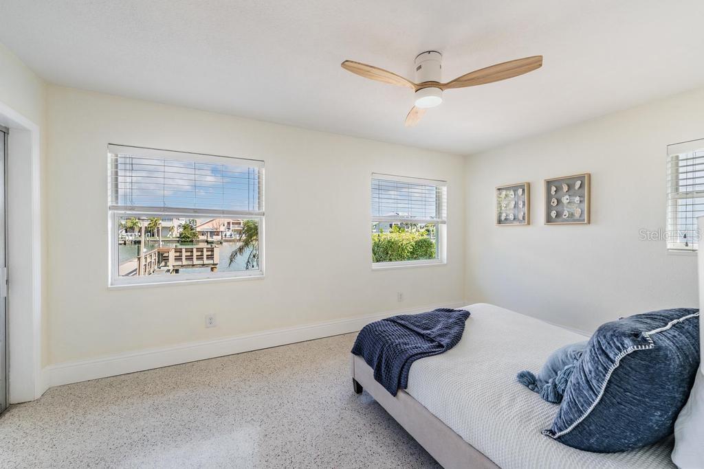 Image 15 of 40 For 11305 5th Street E