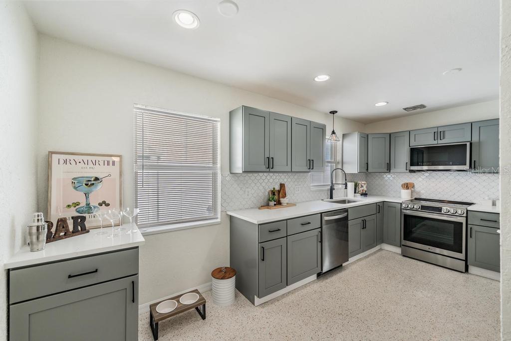 Image 3 of 40 For 11305 5th Street E