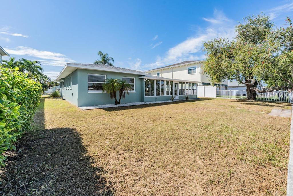 Image 34 of 40 For 11305 5th Street E