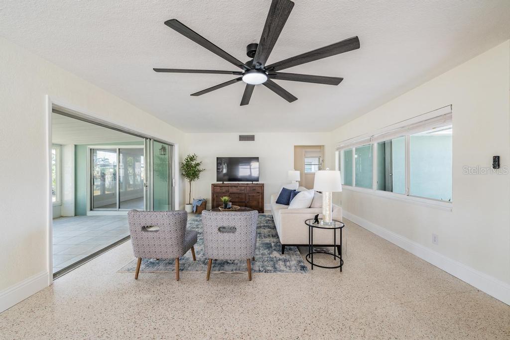 Image 7 of 40 For 11305 5th Street E