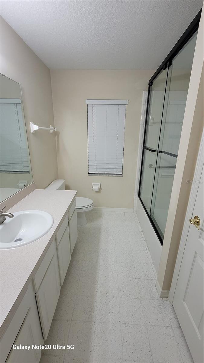 Image 13 of 21 For 11028 Versailles Boulevard