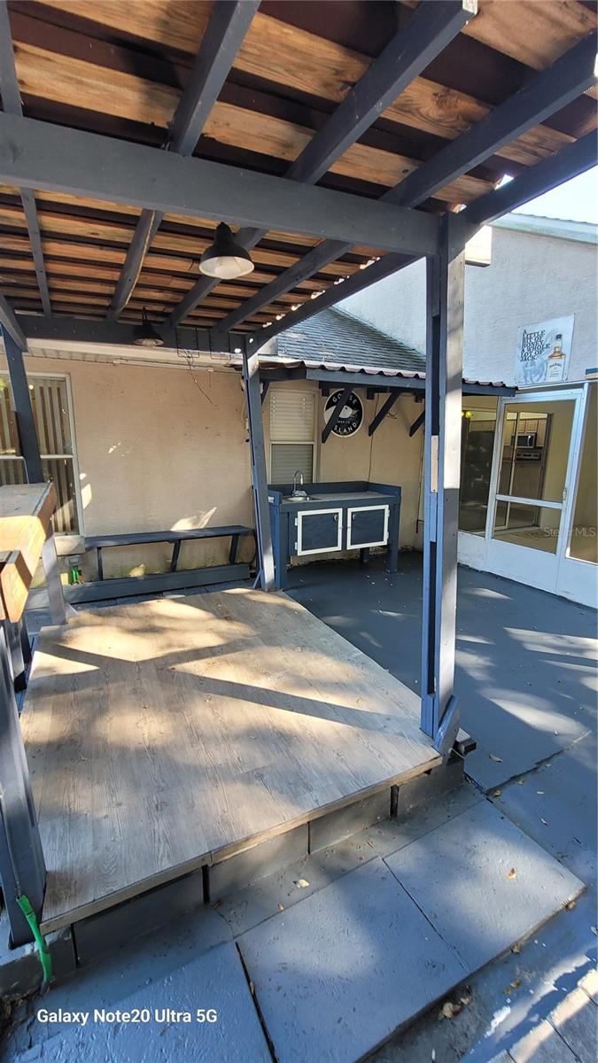 Image 19 of 21 For 11028 Versailles Boulevard