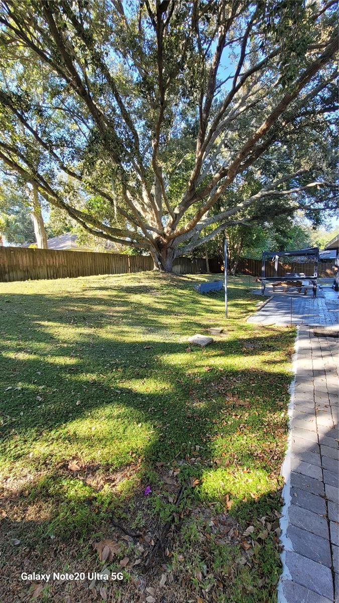 Image 20 of 21 For 11028 Versailles Boulevard