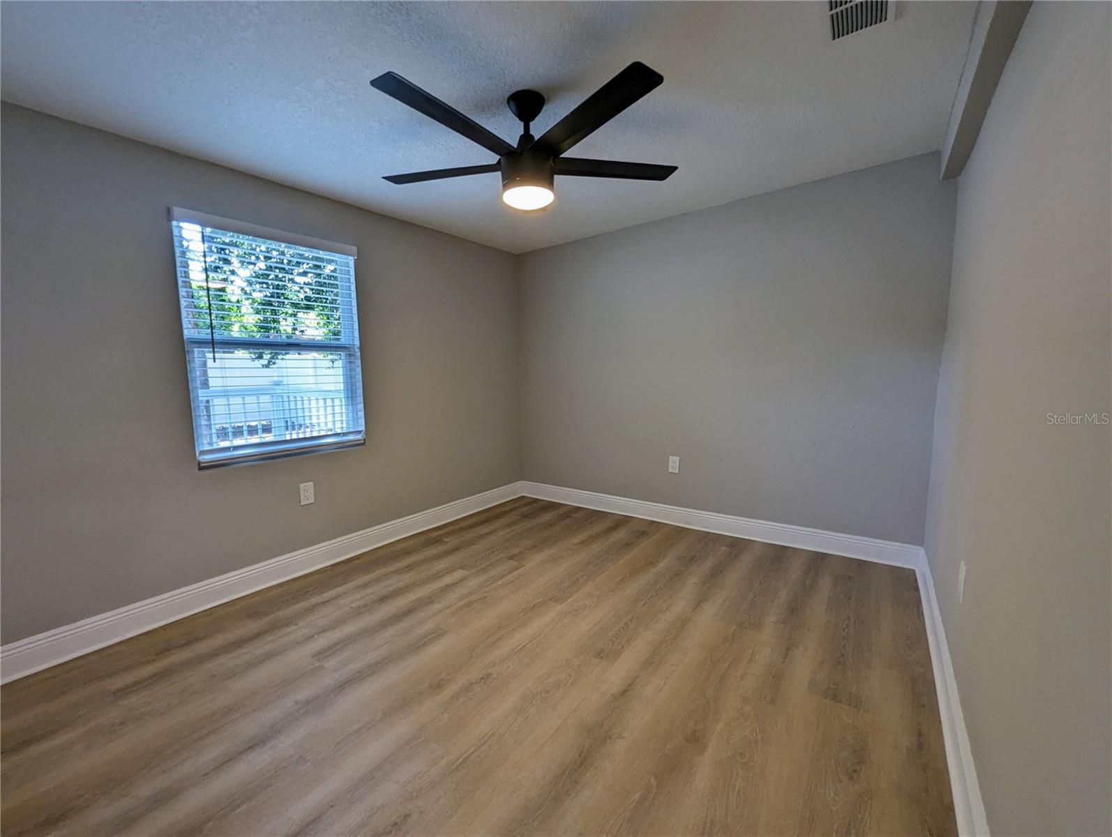 Listing photo id 10 for 8408 20th Street