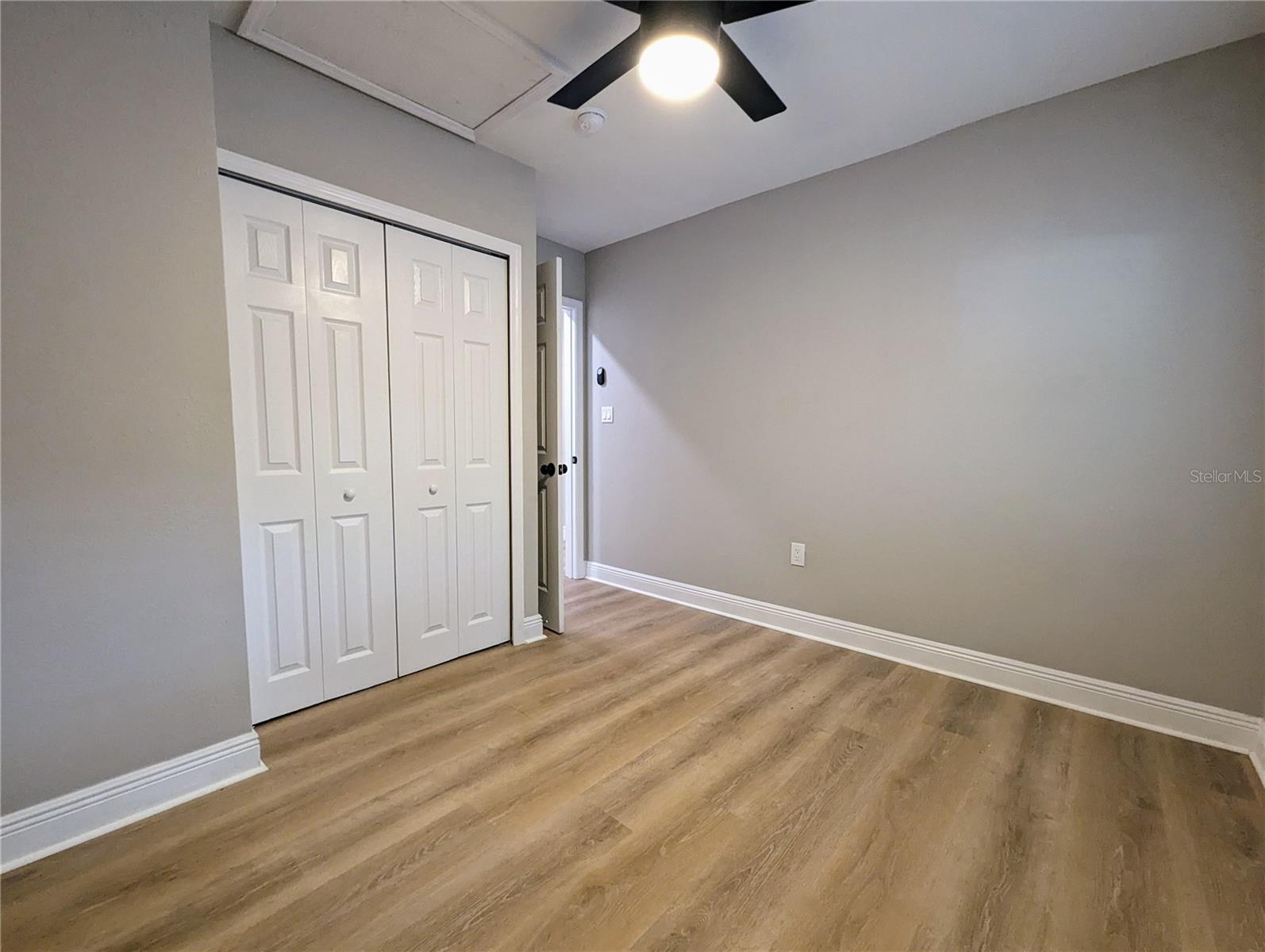 Listing photo id 11 for 8408 20th Street