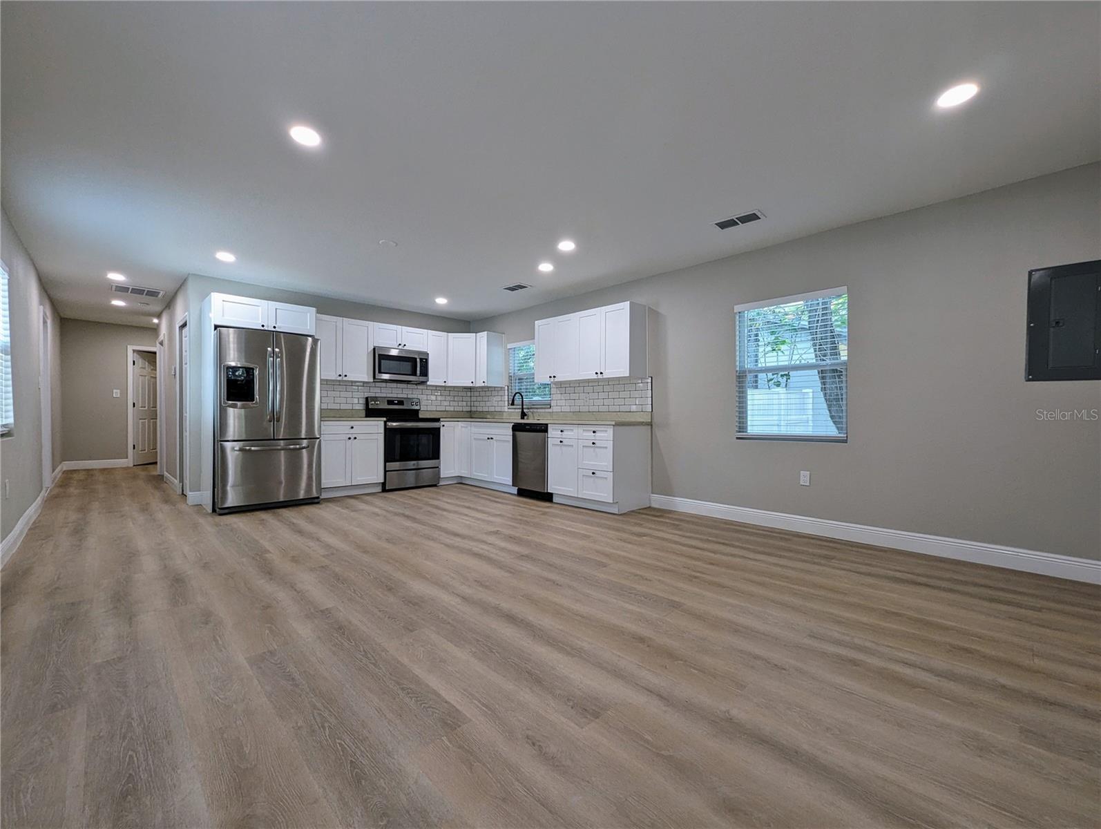 Listing photo id 3 for 8408 20th Street