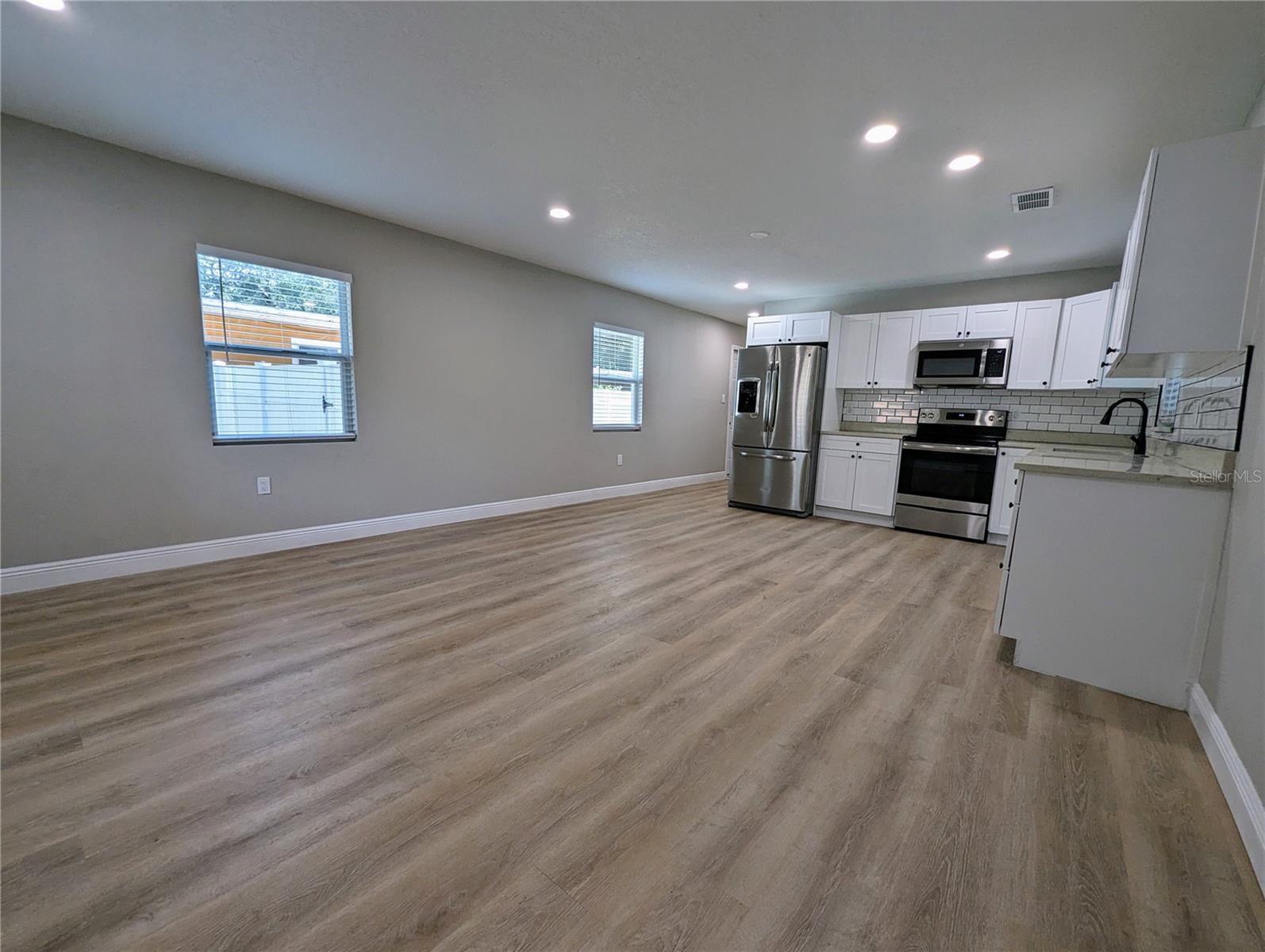 Listing photo id 6 for 8408 20th Street