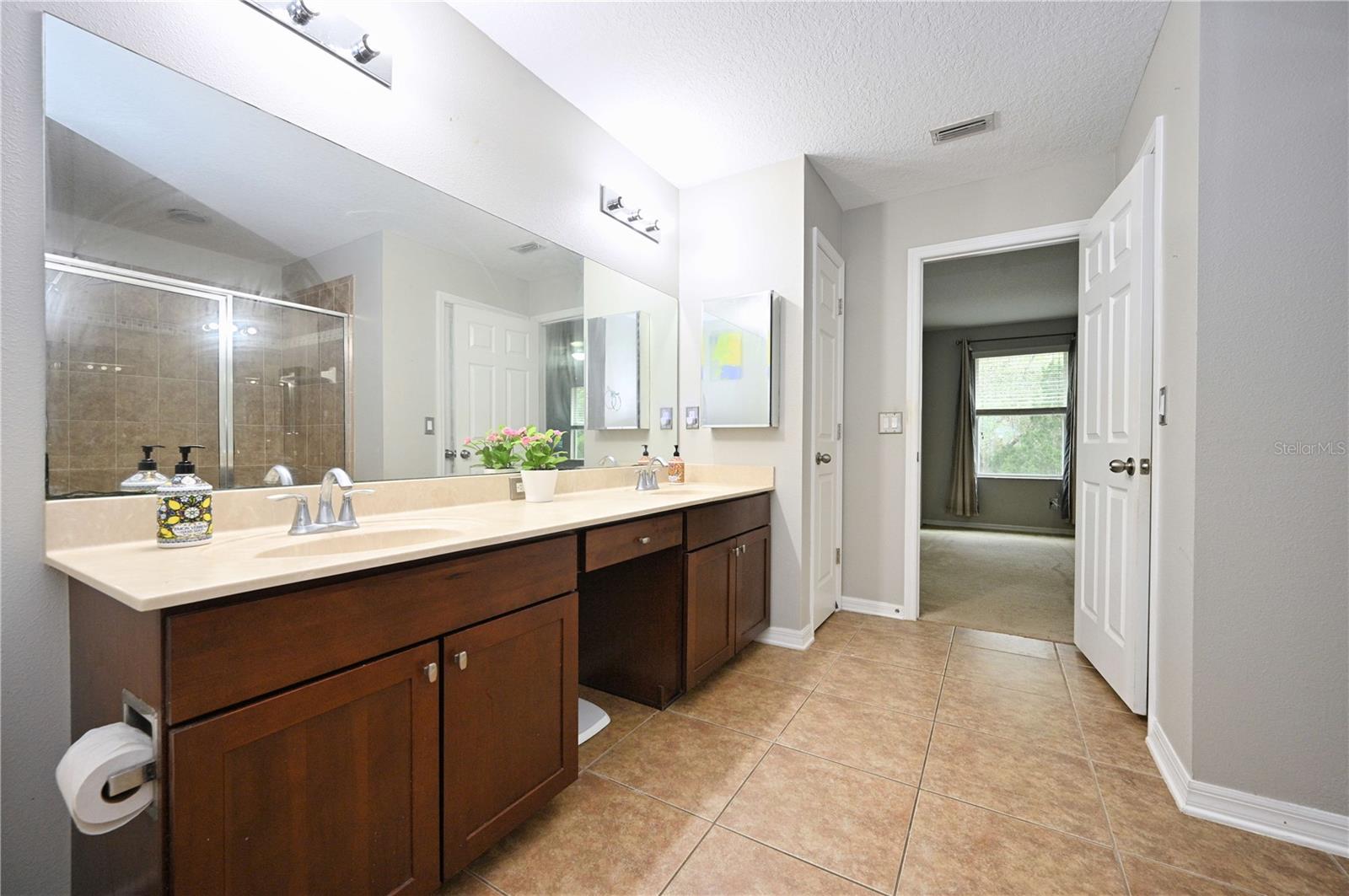 Image 27 of 45 For 12562 Streamdale Drive