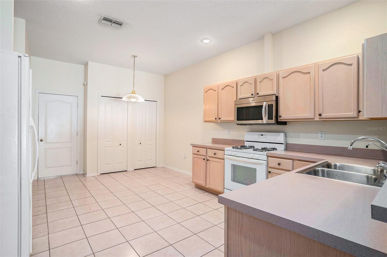 Image 9 of 27 For 1837 Ravenridge Street