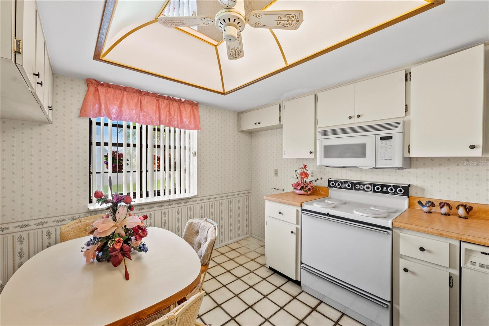 Image 19 of 100 For 3420 Stonehaven Court E D