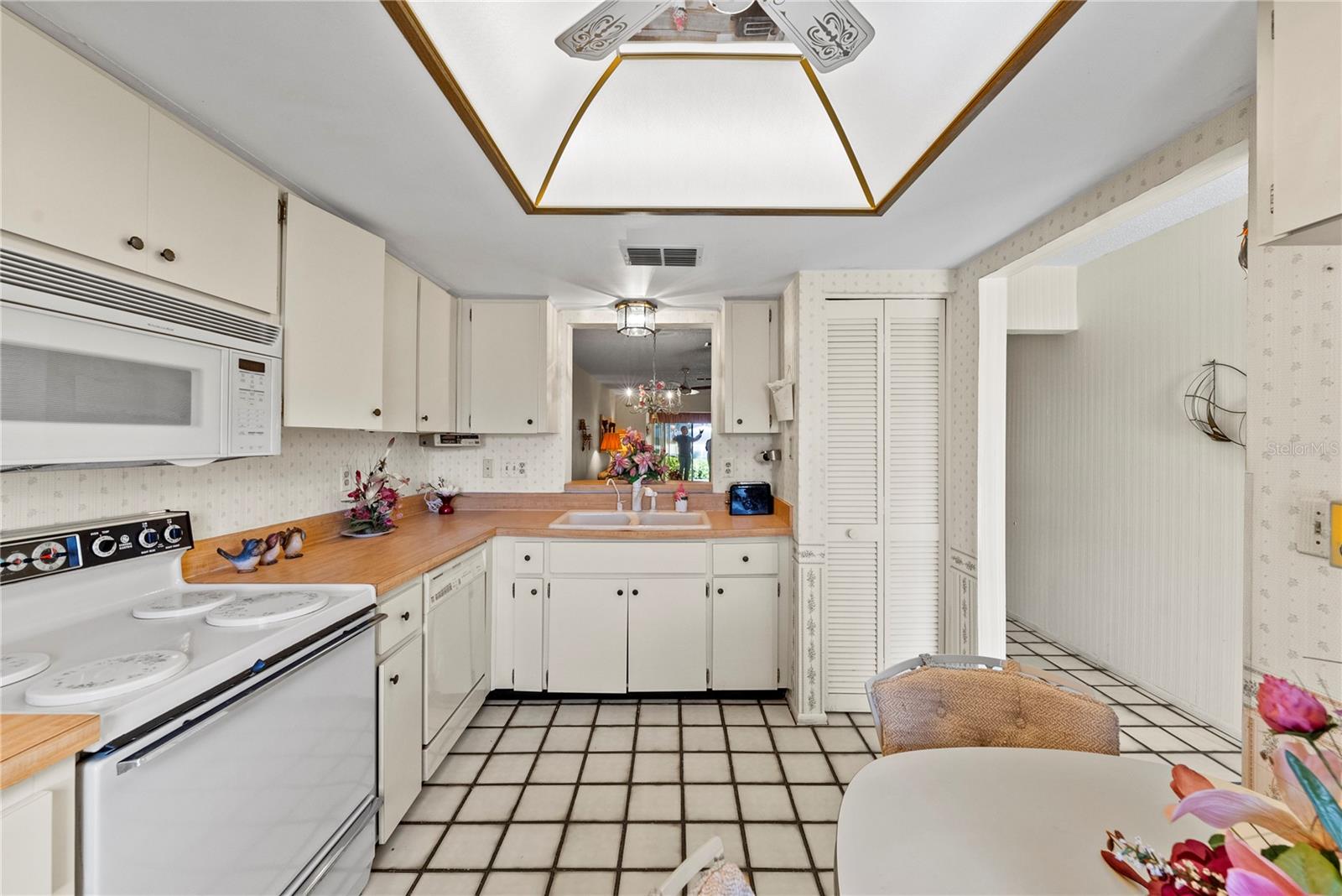 Image 20 of 100 For 3420 Stonehaven Court E D