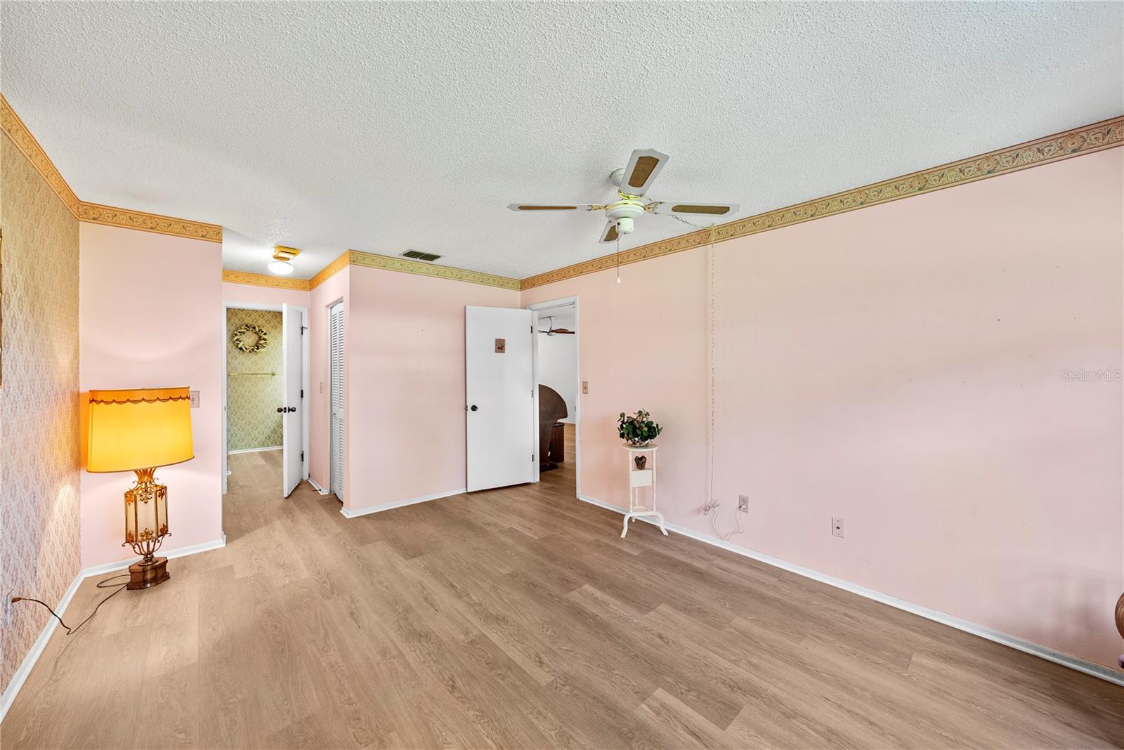 Image 23 of 100 For 3420 Stonehaven Court E D