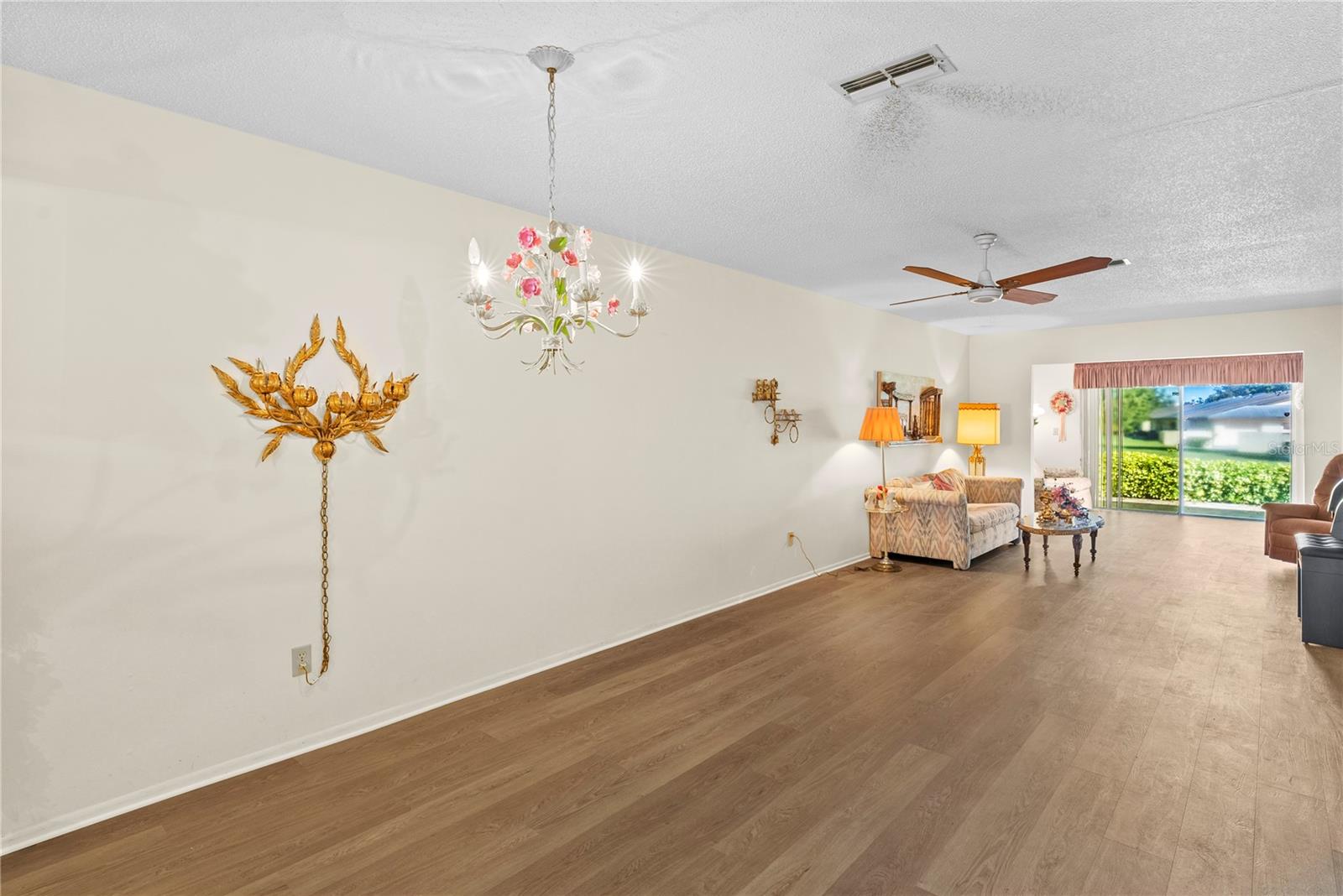 Image 36 of 100 For 3420 Stonehaven Court E D