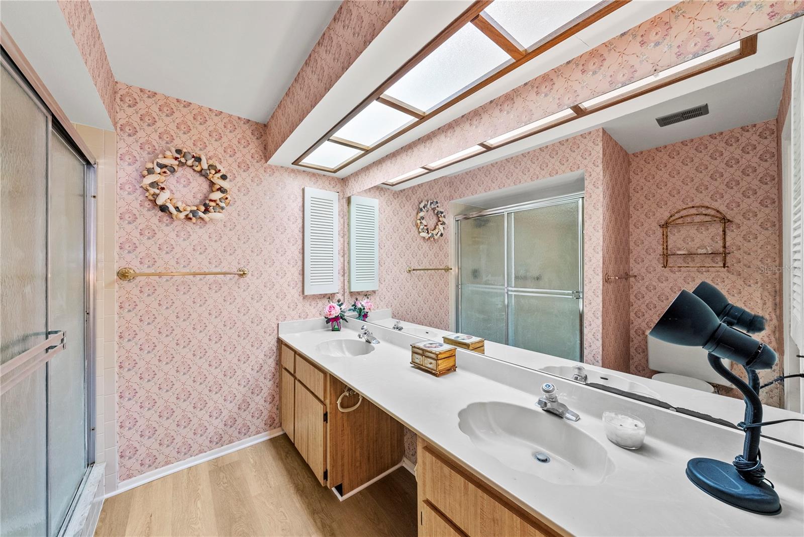 Image 37 of 100 For 3420 Stonehaven Court E D